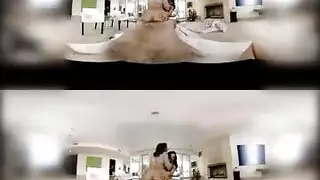 ثلاثي في الواقع الافتراضي: عاهرتان تأخذان قضيبًا ضخمًا