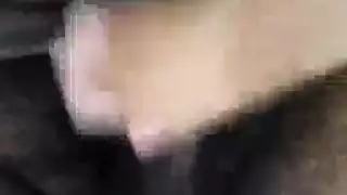 قضيب كبير ممتلئ شاب يستمني بشدة ويضخ السائل المنوي