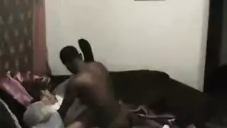 شقراء تمارس الجنس بقوة مع رجل أسود