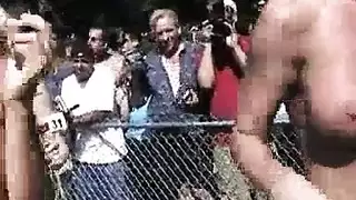 مشهد إباحي: عاهرات منتشرات على نطاق واسع ويتأوهن