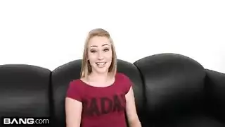 إيجي توماس تحول وقت الاستحمام إلى مشهد بورنو مع قضيبه