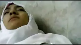 أفلام سكس عربي عنيف: إفساد عذراء ضيقة