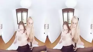 مص بالواقع الافتراضي: فتاة متحمسة تنزل على قضيب صلب