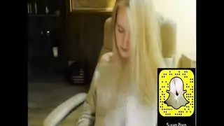 فتاة أمريكية ساخنة تظهر كل شيء في جلسة سناب شات إكس إكس إكس