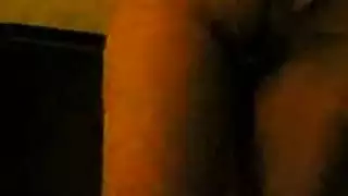 ملكة الإغراء تحب أن تكشف كل شيء في عرض إباحي فردي