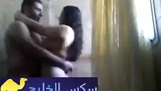 العربية: xxx مصري: شرج وجنس فموي تحت دش ساخن
