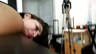 فتيات إنجليزيات في لعبة المقص والسترب أون