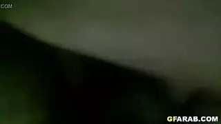 زوجة الأخ تتفجر شهوة: جماع صريح في الحمام مع كلام فاحش جريء