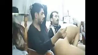 نيك قوي طيز فتاه حلوه علي السريرمن شاب صغير