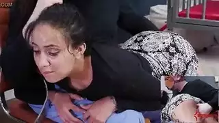سادي مسيطر يضرب عاهرة ممتلئة ويُعاقب مؤخرتها