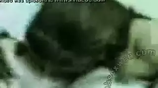 فتيات العمل الشهوانيات ترقص عاريات لعميل في بيت دعارة