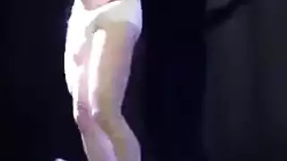 ذكر مثلي الجنس يستمني بقوة