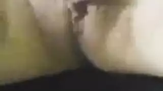 ميلف ترتدي الكاكي تخلع ملابسها وتضاجع نفسها في كل غرفة بمنزلها
