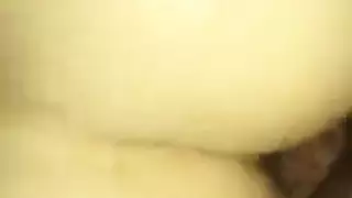 سمراء مع وشم جبهة تمص بعمق ثم تأخذ جنس قوي