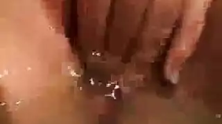 بث مباشر للفتش: حمام كاسي ثنائي الجنس وإكسسوارات المعصم