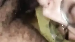 سمراء ذات أثداء كبيرة ونظارات تحب النيك القاسي في الحلق