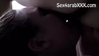 أخوات غير شقيقات؟ لا، أخوات حقيقيات في مشهد سحاق صريح