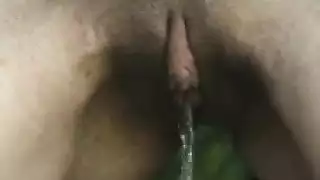 عاهرة مفلسة تمص قضيبًا وتنكح من الخلف