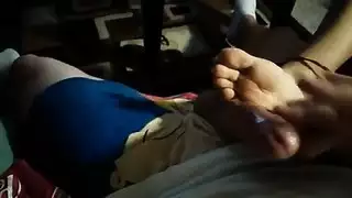 أليكسيس: ربة منزل مثيرة تتعرض للضرب بقضيب أسود كبير وتقذف داخلياً