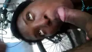 جنس جماعي في المواصلات العامة: جماع جماعي وقذف على الوجه